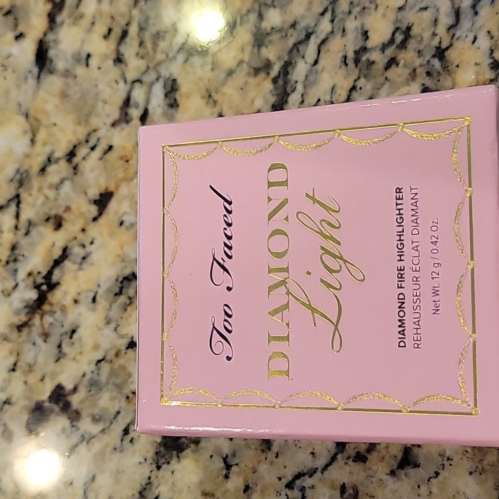 Too faced diamond light highlighter